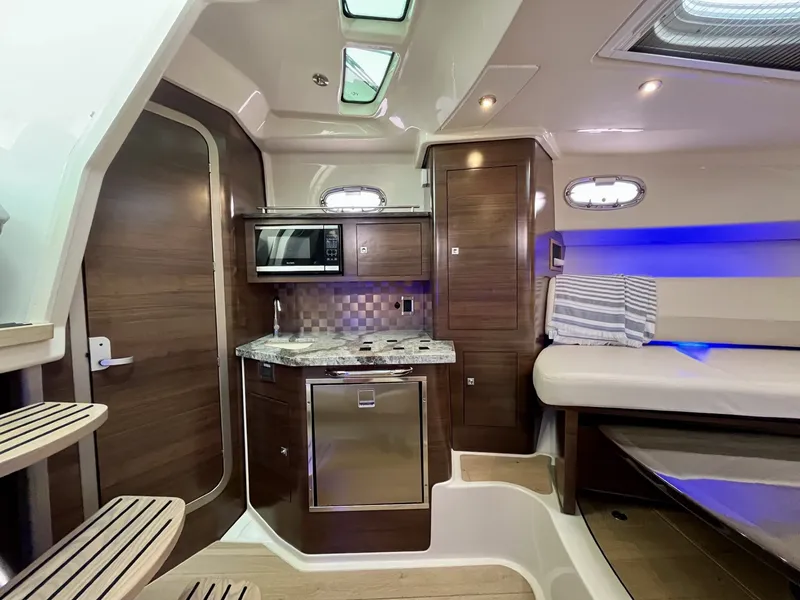 Slide: The Image of Boston Whaler 345 CONQUEST 2019 - 12