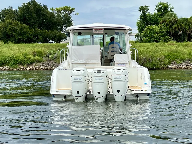 Slide: The Image of Boston Whaler 345 CONQUEST 2019 - 4