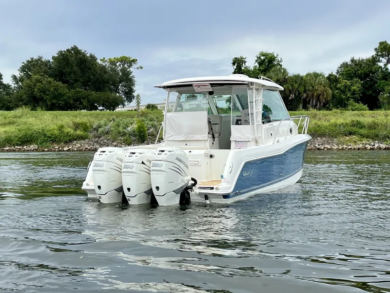 Slide: The Image of Boston Whaler 345 CONQUEST 2019 - 3
