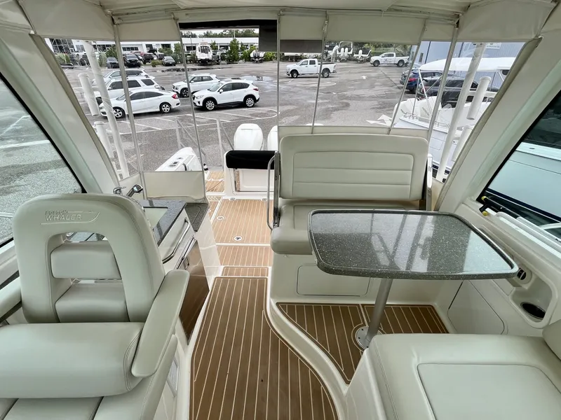 Slide: The Image of Boston Whaler 345 CONQUEST 2019 - 6