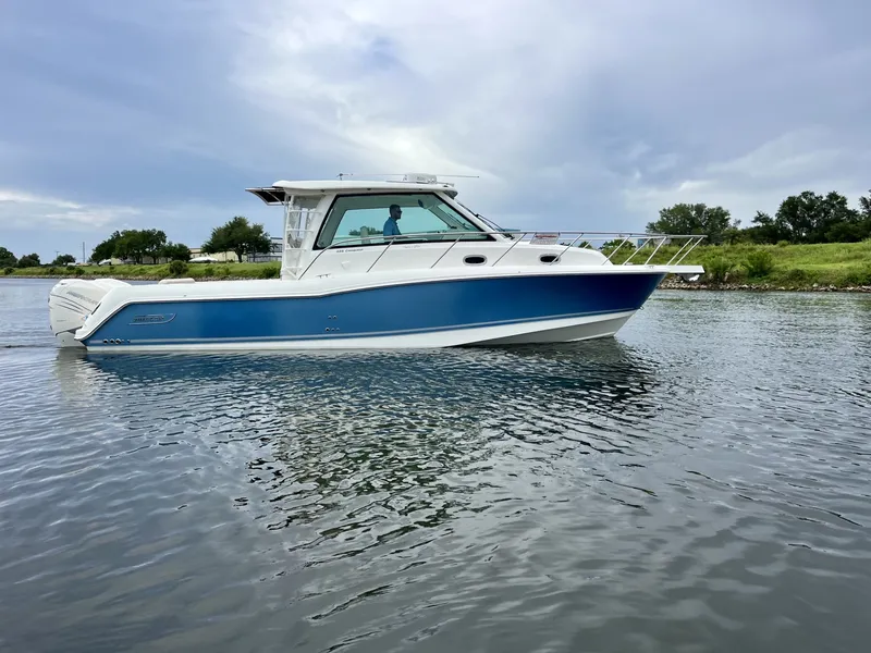 Slide: The Image of Boston Whaler 345 CONQUEST 2019 - 1