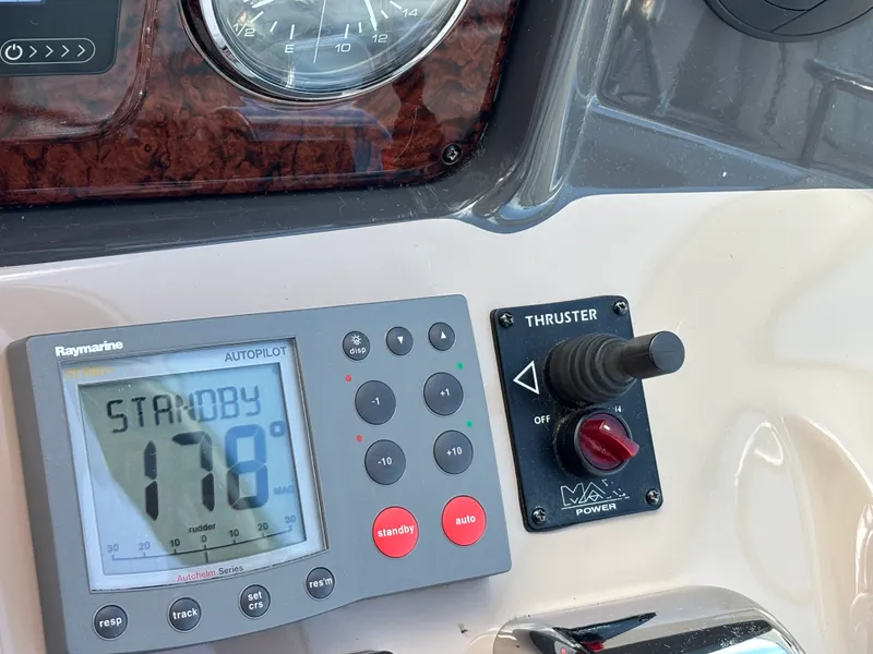Slide: The Image of Sea Ray 50 SUNDANCER 2003 - 11