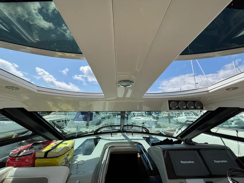 Slide: The Image of Sea Ray 470 SUNDANCER 2012 - 11