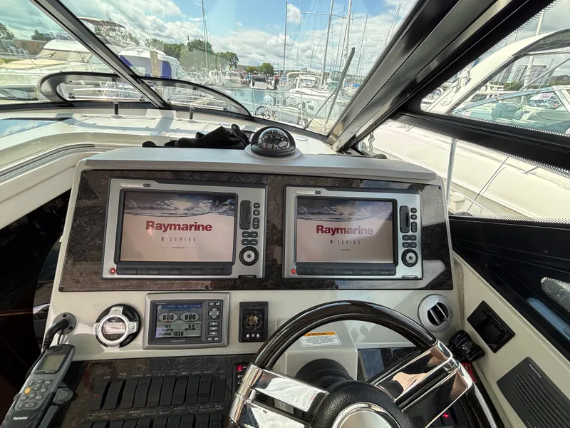 Slide: The Image of Sea Ray 470 SUNDANCER 2012 - 12