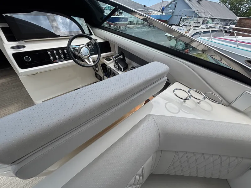Slide: The Image of Sea Ray 310 SLX 2024 - 7