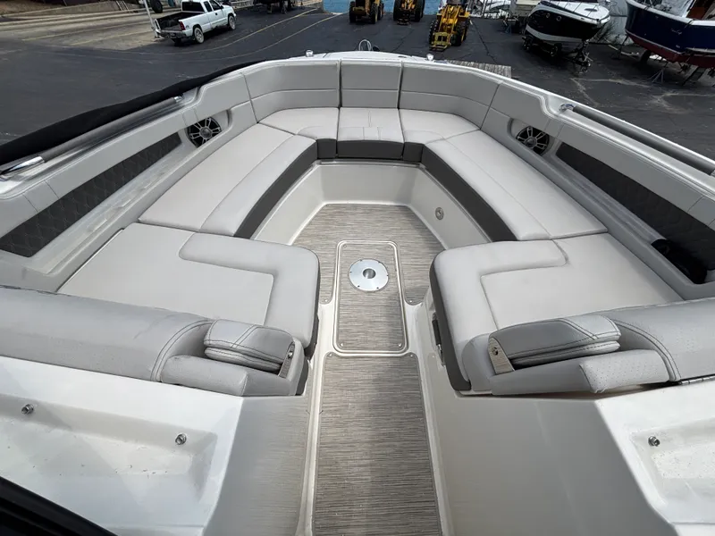 Slide: The Image of Sea Ray 310 SLX 2024 - 10