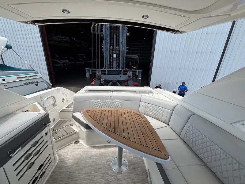 Slide: The Image of Sea Ray 310 SLX 2024 - 5