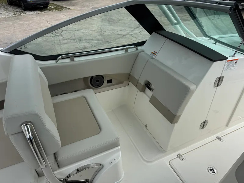 Slide: The Image of Boston Whaler 240 Vantage 2027 - 12