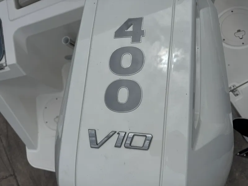 Slide: The Image of Boston Whaler 240 Vantage 2027 - 4