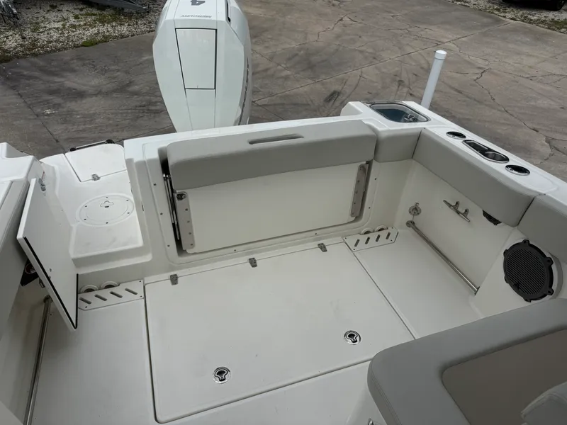 Slide: The Image of Boston Whaler 240 Vantage 2027 - 6