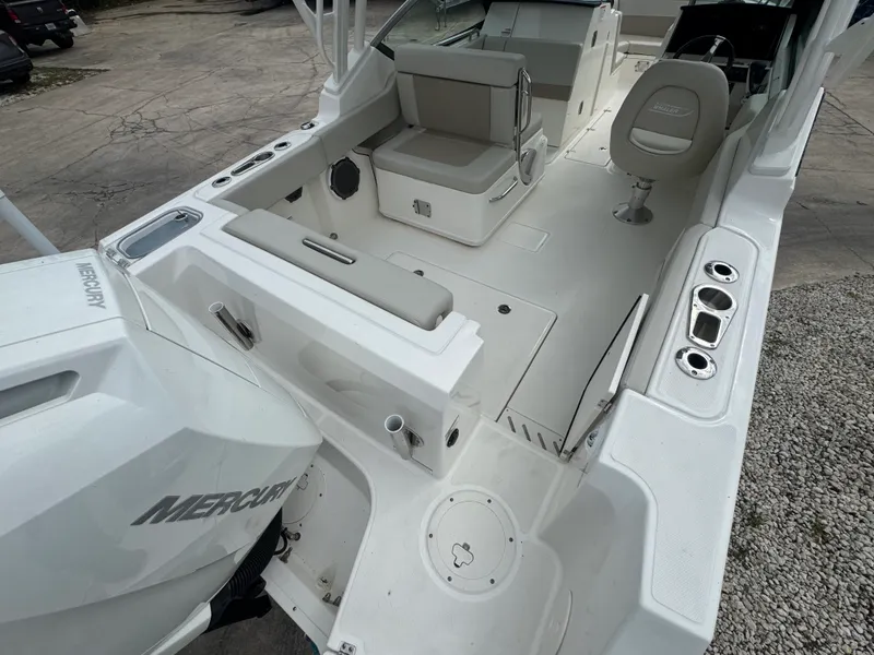 Slide: The Image of Boston Whaler 240 Vantage 2027 - 5