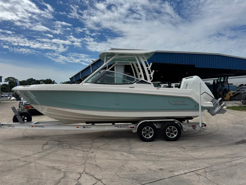 Slide: The Image of Boston Whaler 240 Vantage 2027 - 3