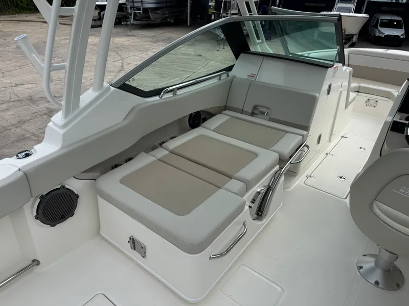 Slide: The Image of Boston Whaler 240 Vantage 2027 - 10