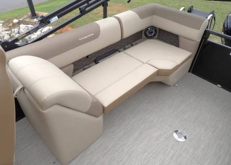 Slide: The Image of Veranda VR235RC 2026 - 12