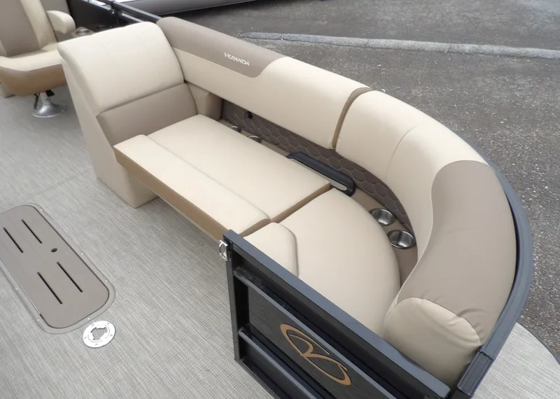 Slide: The Image of Veranda VR235RC 2026 - 8