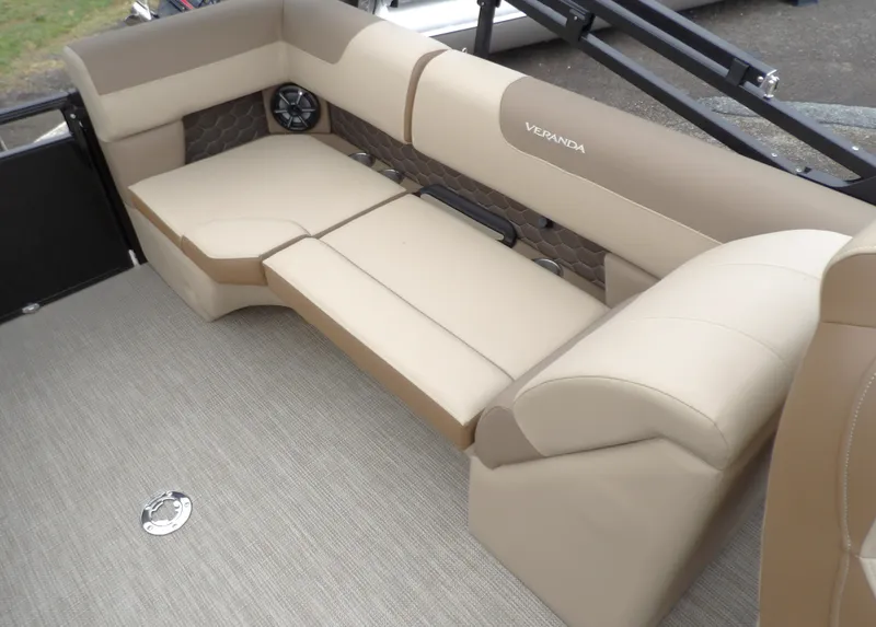 Slide: The Image of Veranda VR235RC 2026 - 13
