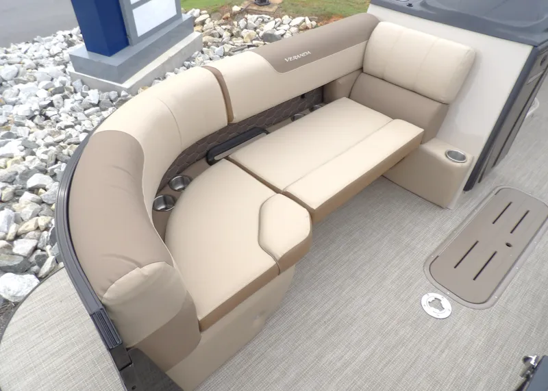 Slide: The Image of Veranda VR235RC 2026 - 7