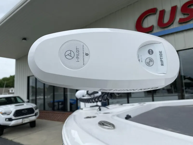 Slide: The Image of Close-up of a 2022 Crevalle 26 HCO boat with Minn Kota i-Pilot Riptide trolling motor. - 12