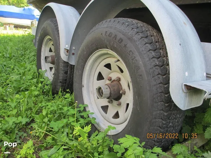 Slide: The Image of 2004 Monterey 248LSC for sale in Old Saybrook, CT - 57