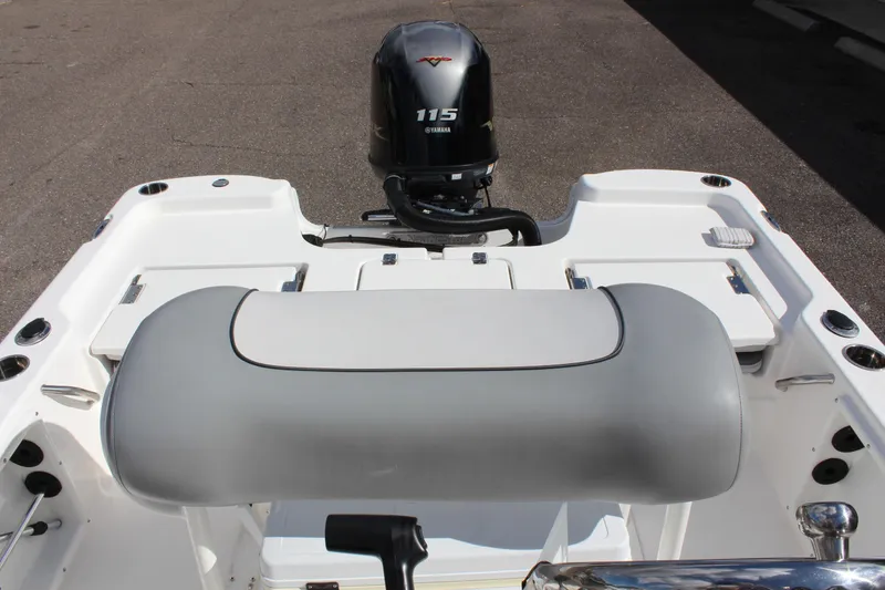 Slide: The Image of 2022 NauticStar 195 XTS boat with Yamaha 115 engine, rear seating view. - 31