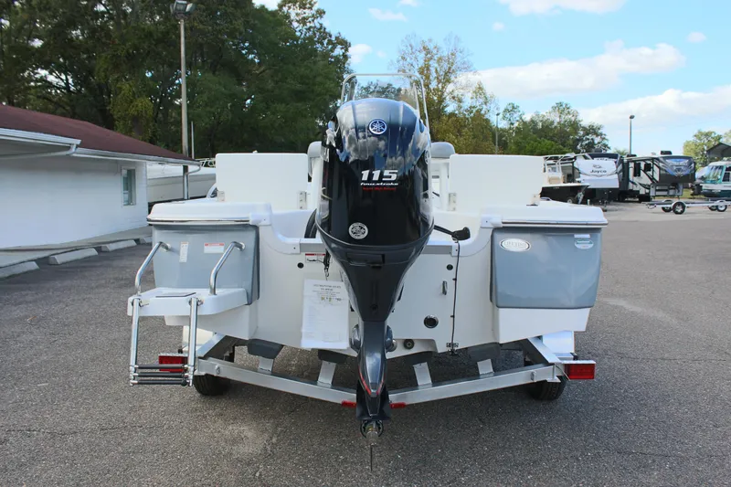 Slide: The Image of 2022 NauticStar 195 XTS boat with Yamaha 115 outboard motor, rear view. - 9