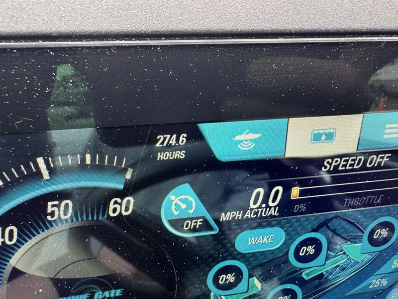 Slide: The Image of Malibu 24 MXZ 2019 - 10