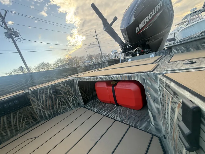 Slide: The Image of Tracker Grizzly 1756 T Marsh 2026 - 12