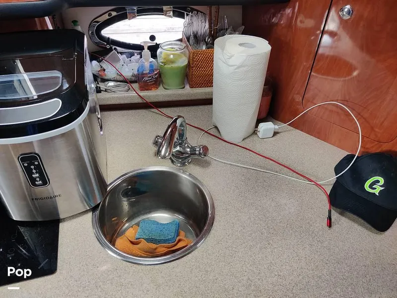 Slide: The Image of 2007 Crownline 340CR for sale in South Glastonbury, CT - 61