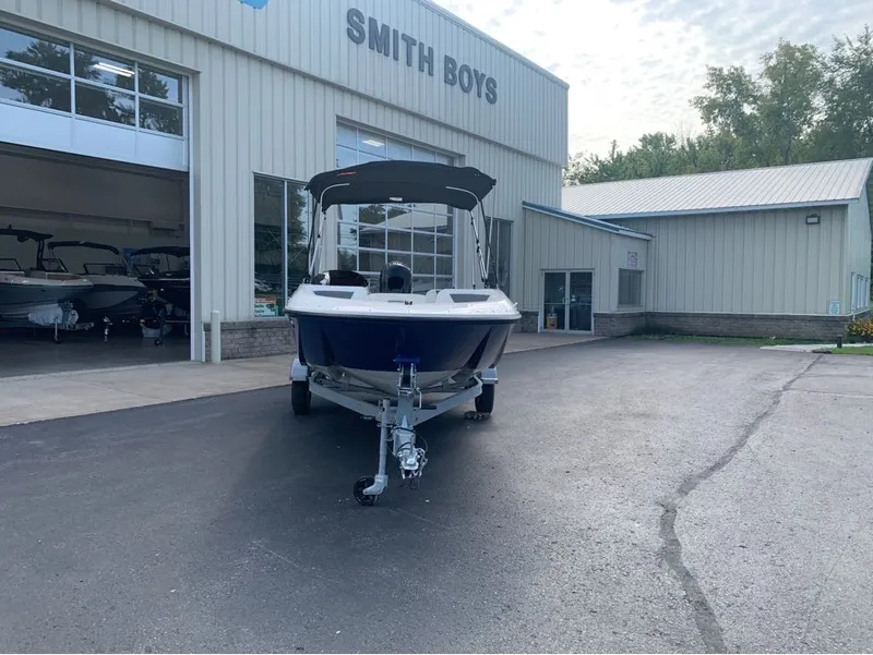 Slide: The Image of Bayliner E 18 2023 - 7