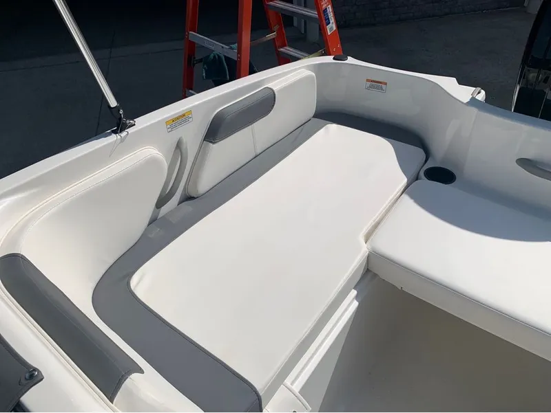 Slide: The Image of Bayliner E 18 2023 - 15