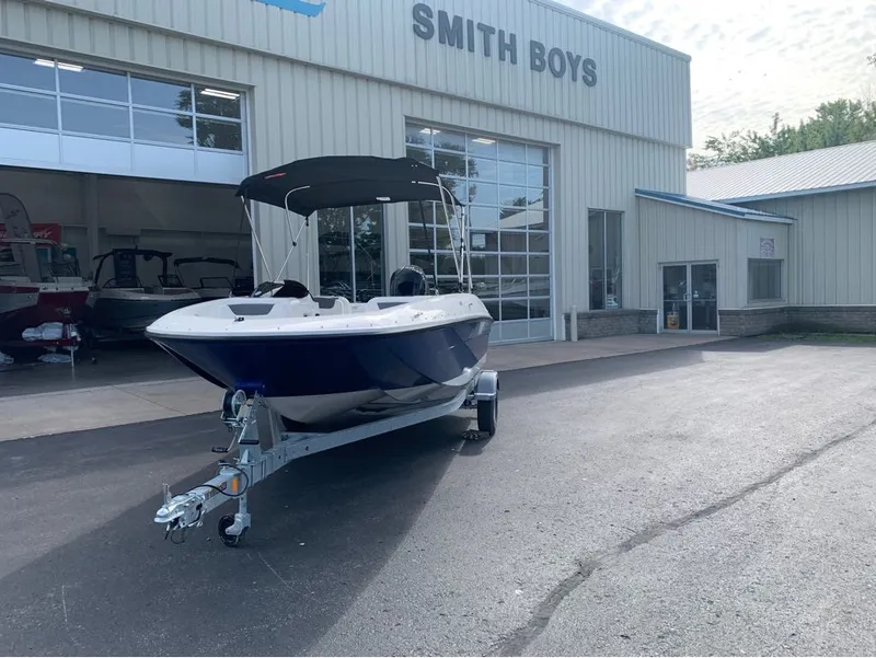 The Image of Bayliner E 18 2023 - 0