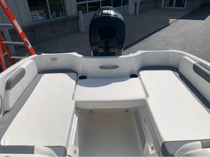 Slide: The Image of Bayliner E 18 2023 - 16