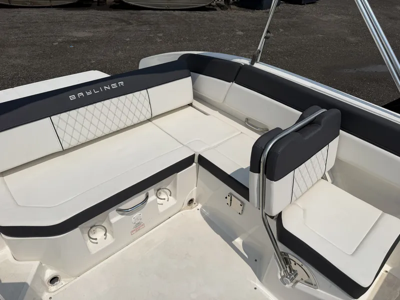 Slide: The Image of Bayliner DX 2250 2023 - 7