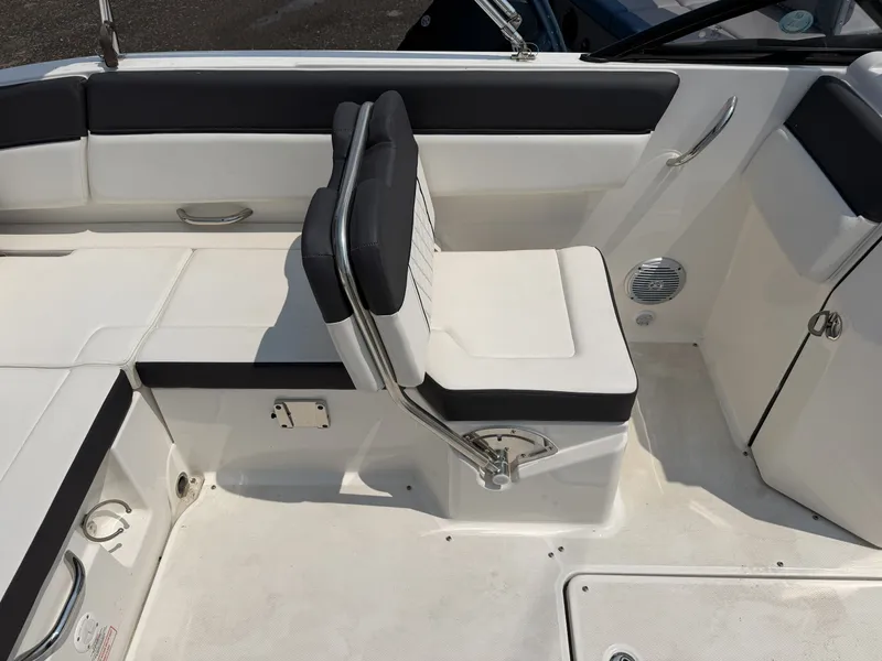 Slide: The Image of Bayliner DX 2250 2023 - 8