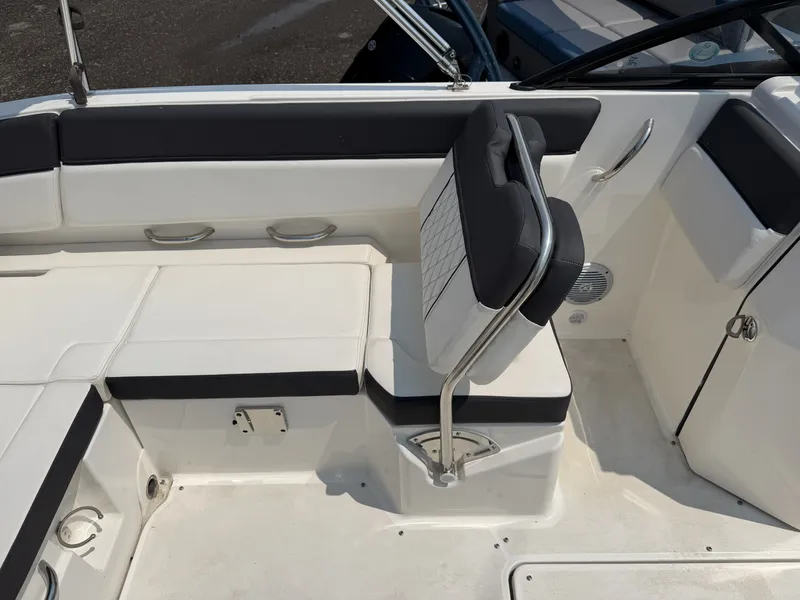 Slide: The Image of Bayliner DX 2250 2023 - 9
