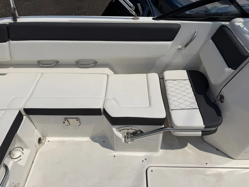 Slide: The Image of Bayliner DX 2250 2023 - 10