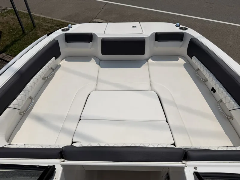 Slide: The Image of Bayliner DX 2250 2023 - 12