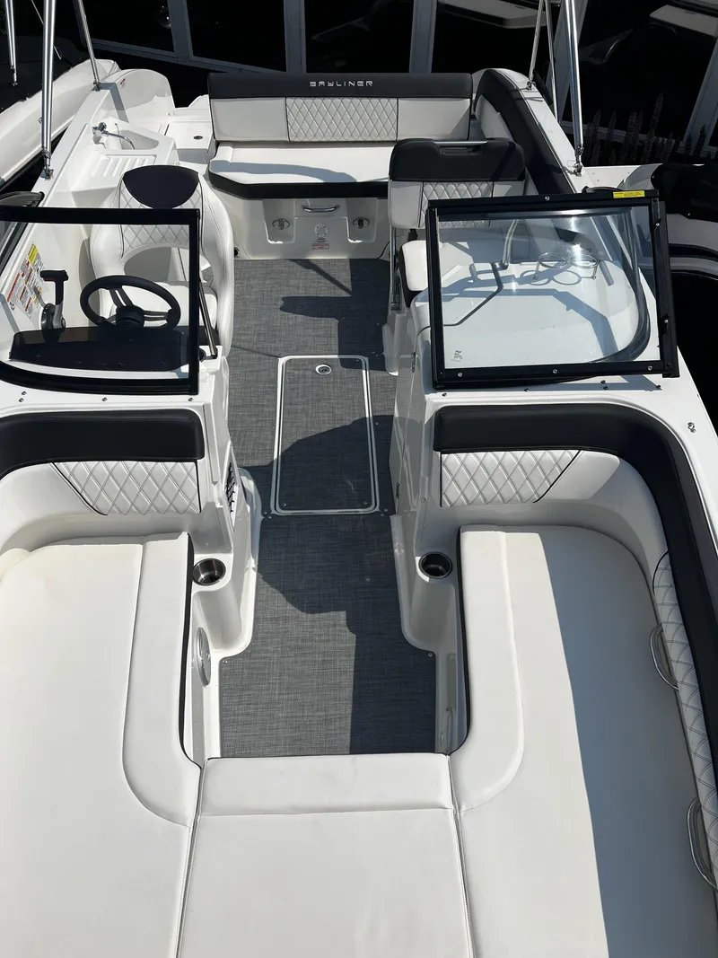 Slide: The Image of Bayliner DX 2250 2023 - 2