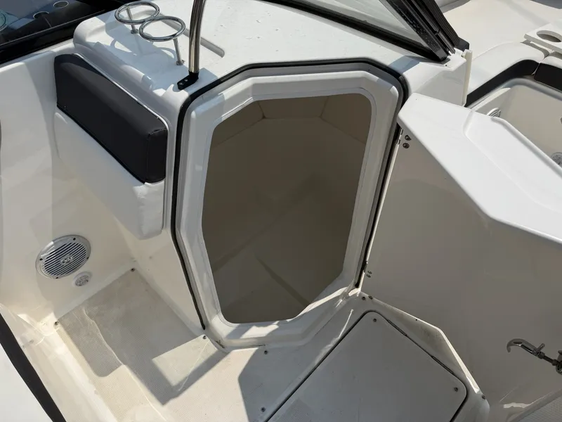 Slide: The Image of Bayliner DX 2250 2023 - 11