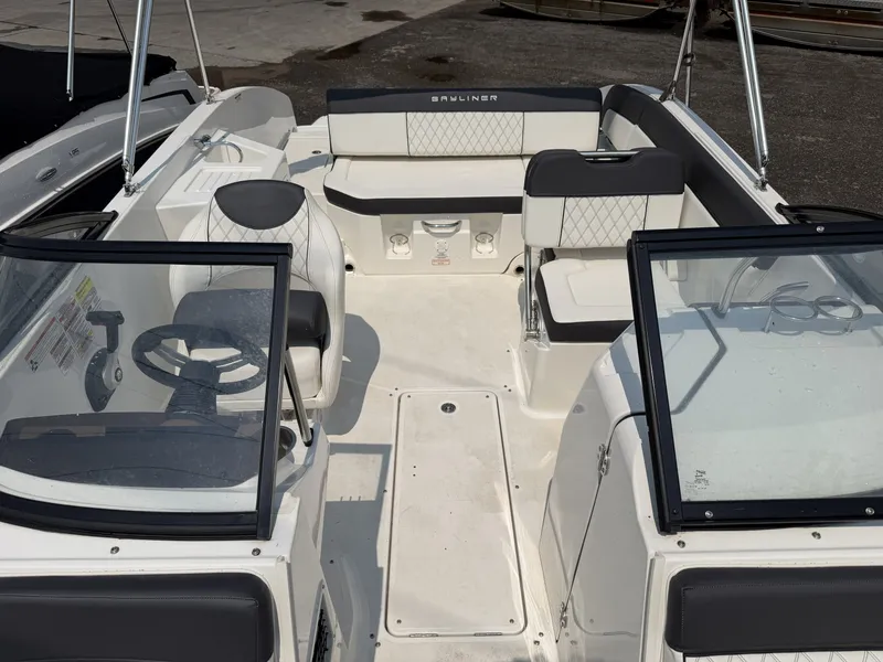 Slide: The Image of Bayliner DX 2250 2023 - 2