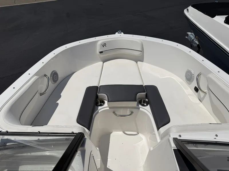 Slide: The Image of Bayliner VR4 2023 - 7