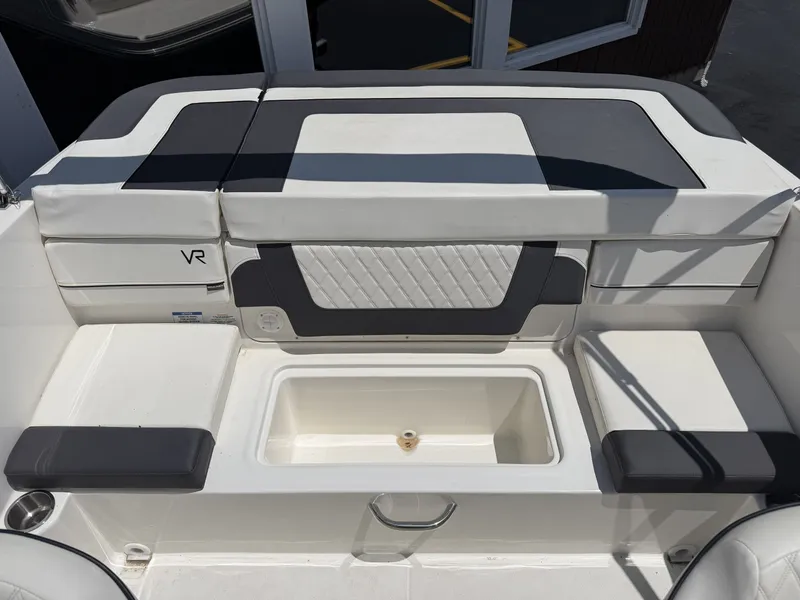 Slide: The Image of Bayliner VR4 2023 - 5