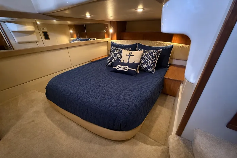 Slide: The Image of Second owners stateroom amidships with direct access to 2nd head compartment - 11