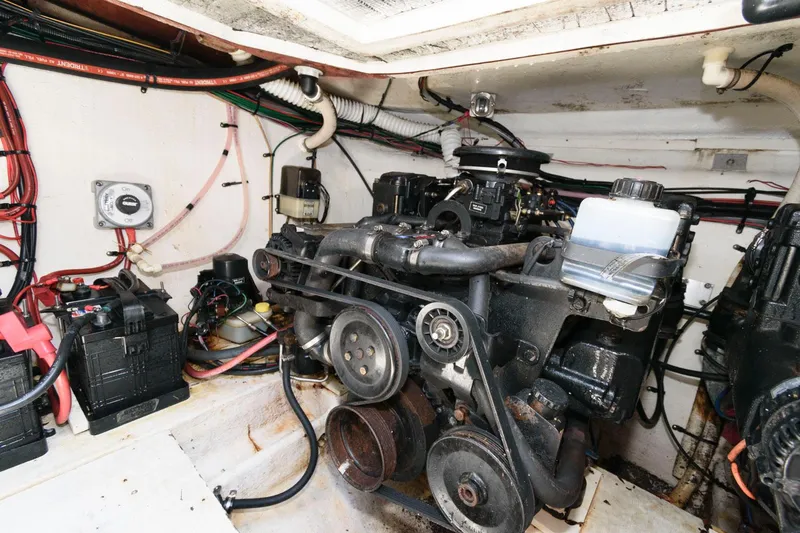 Slide: The Image of Engine compartment of a 2000 Cruisers Yachts 2870 Express boat. - 13