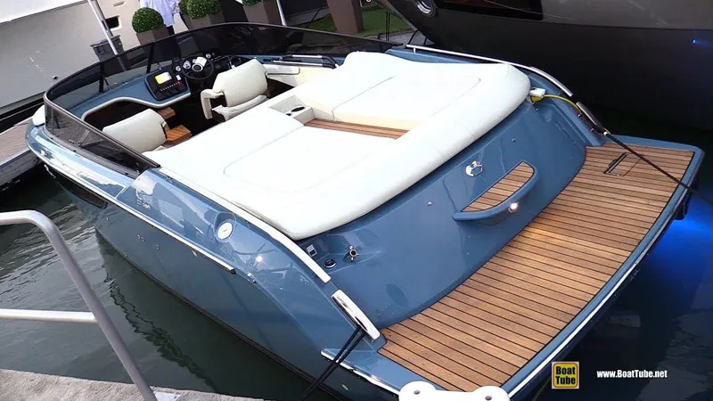 Slide: The Image of Cranchi E26 2020 - 1