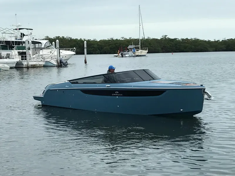 Slide: The Image of Cranchi E26 2020 - 12