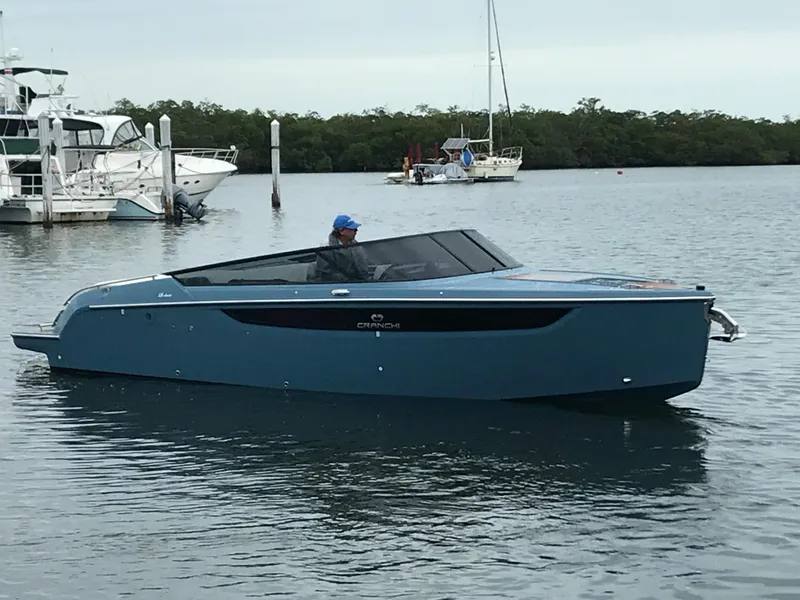 Slide: The Image of Cranchi E26 2020 - 14