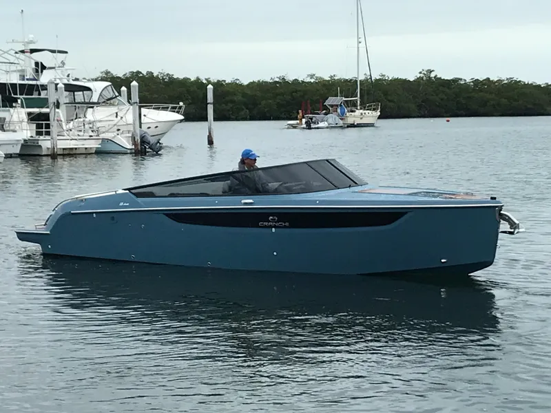 Slide: The Image of Cranchi E26 2020 - 15