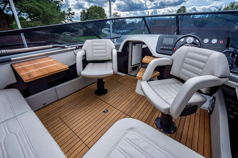 Slide: The Image of Cranchi E26 2020 - 2