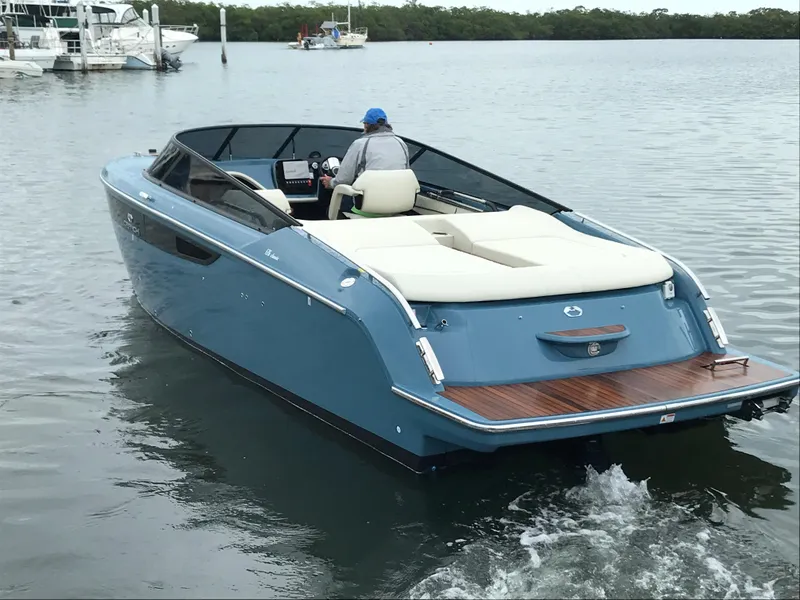 Slide: The Image of Cranchi E26 2020 - 25